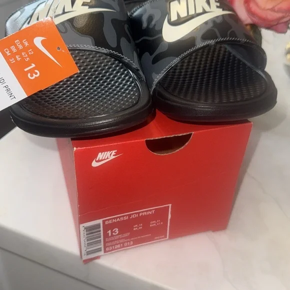 Nike Men’s BENASSI JDI PRINT
631261 013
black/summer white - Picture 2 of 5